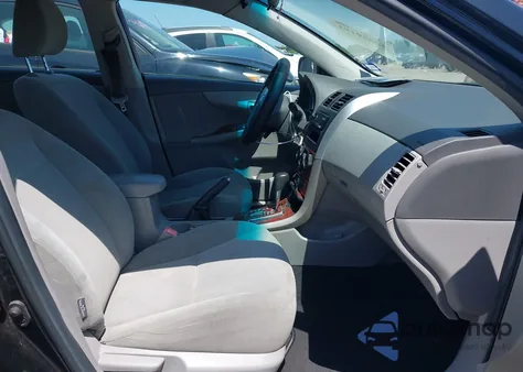 2010 Toyota Corolla Le z USA, uszkodzony, nr VIN 2T1BU4EE5AC382851